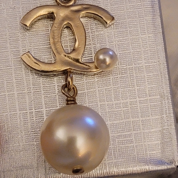 SALE !!!!Auth Chanel Pearl Necklace w/ a 24 inch chain/ adjustable/Gorgeous ❤️ - Picture 1 of 7